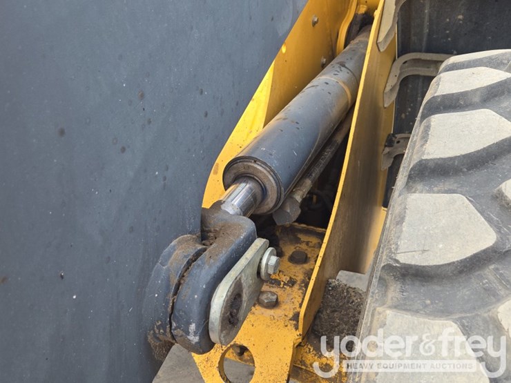 2008-john-deere-444j-image-18