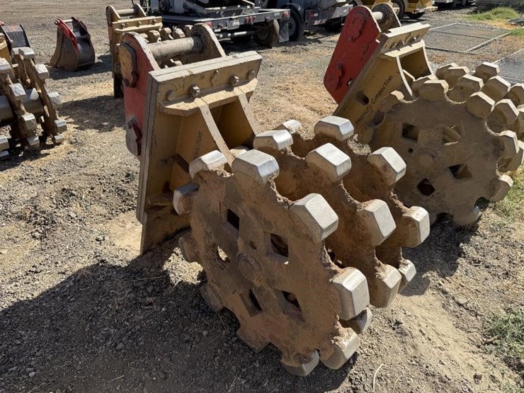 cat-24"-excavator-compaction-wheel-image-4
