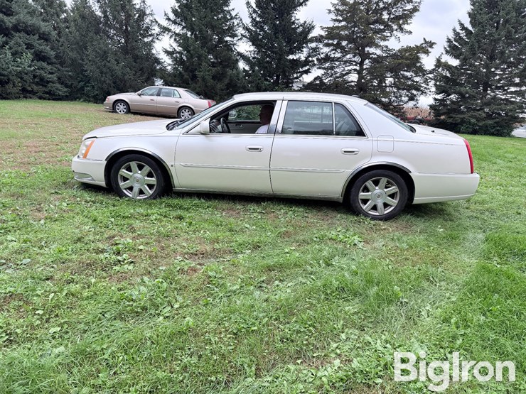 2007-cadillac-dts-sedan-image-8