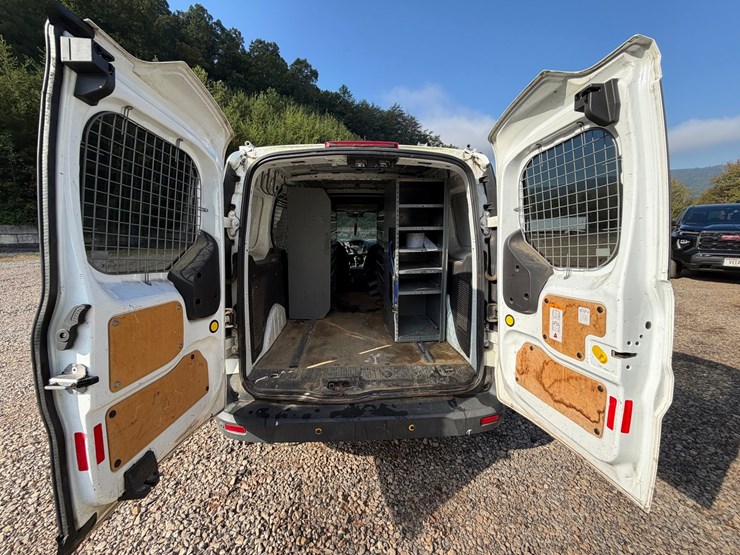 #4553-•-2015-ford-transit-connect-cargo-van-image-17