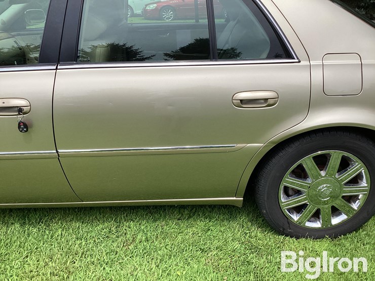 2006-cadillac-dts-4-door-sedan-image-12