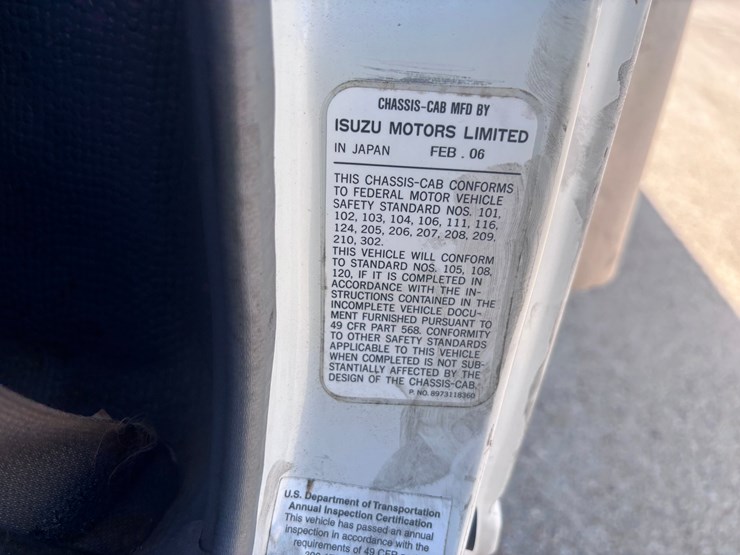 #46080-•-2006-isuzu-mpr-van-body-landscaper-truck-image-19