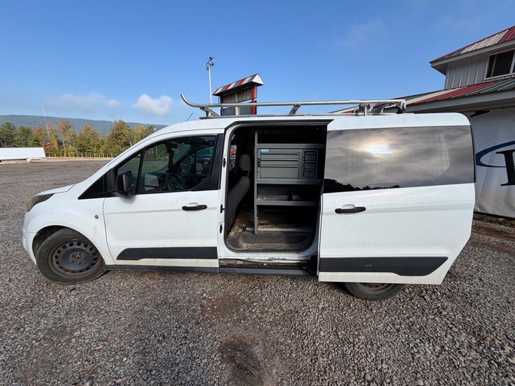 #4553-•-2015-ford-transit-connect-cargo-van-image-38