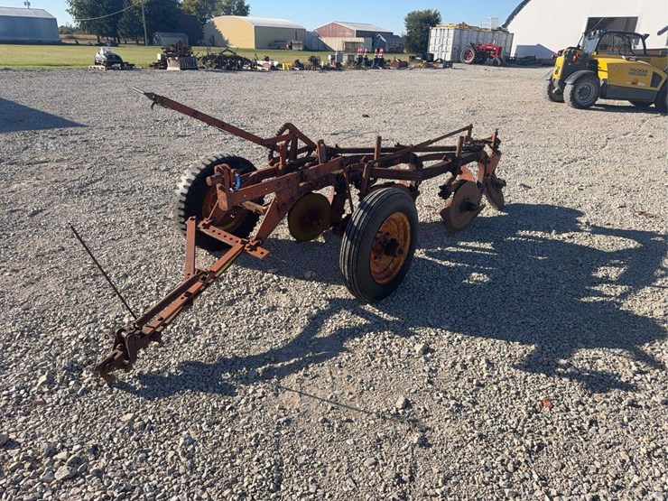 three-bottom-plow-image-3
