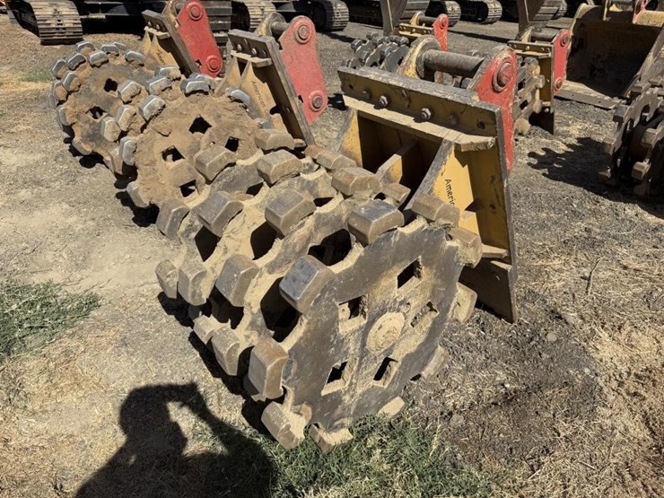cat-36"-excavator-compaction-wheel-image-3