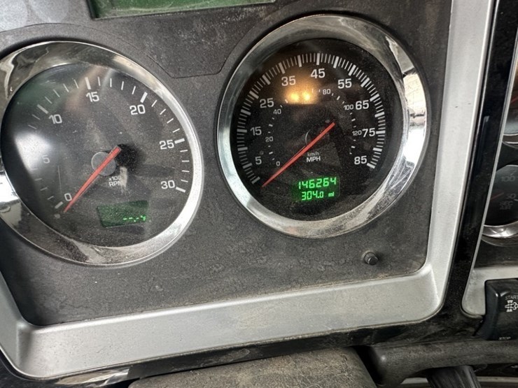 2014-kenworth-t800-image-29