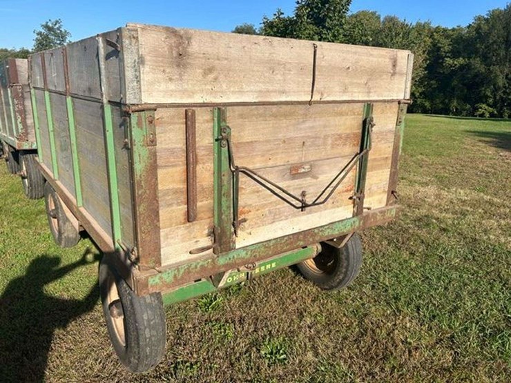 heider-box-on-jd-short-hub-running-gear-with-hoist-image-3