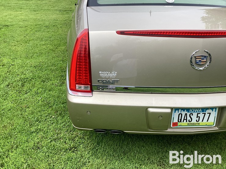 2006-cadillac-dts-4-door-sedan-image-16