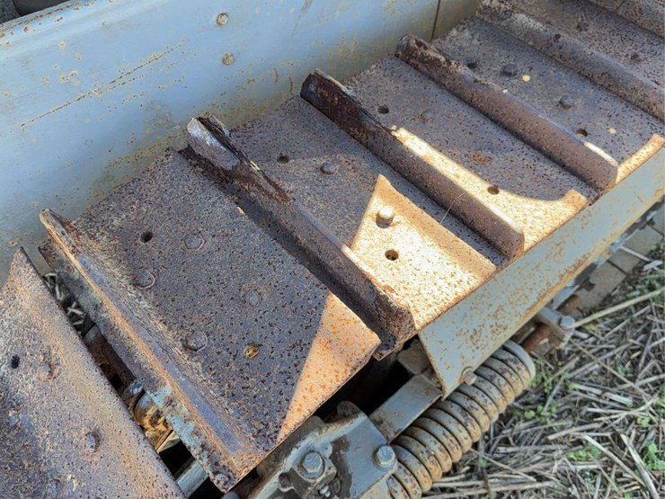 caterpillar-ten-image-41