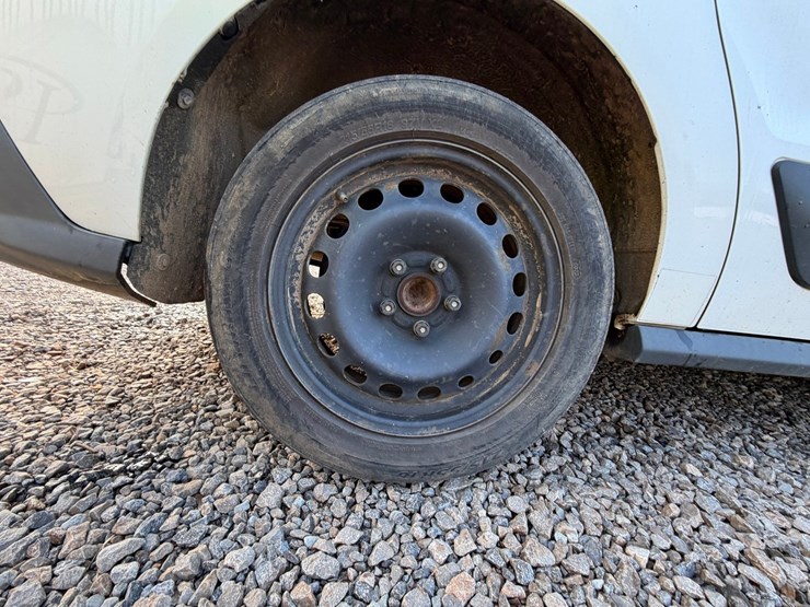 #4553-•-2015-ford-transit-connect-cargo-van-image-59