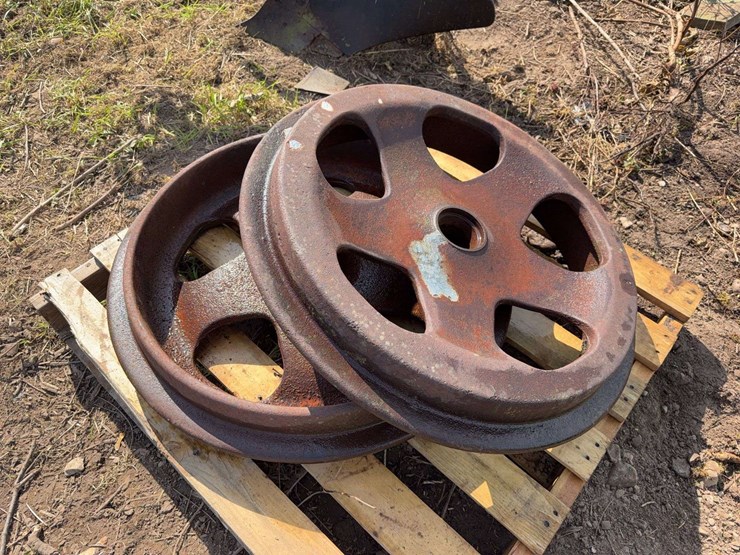 fordson-cast-front-wheels-image-1