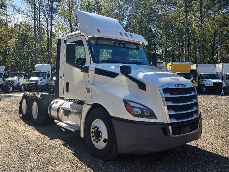 2019-freightliner-cascadia126-image-1