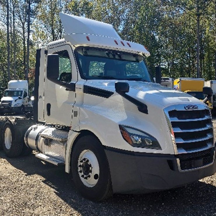 2019 FREIGHTLINER Cascadia126