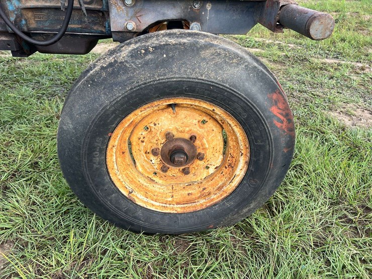 ford-4000-diesel-tractor-w/-canopy-(3,400-hours)-not-operational-image-41