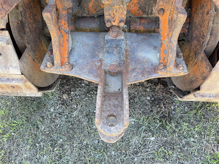 caterpillar-thirty-image-32