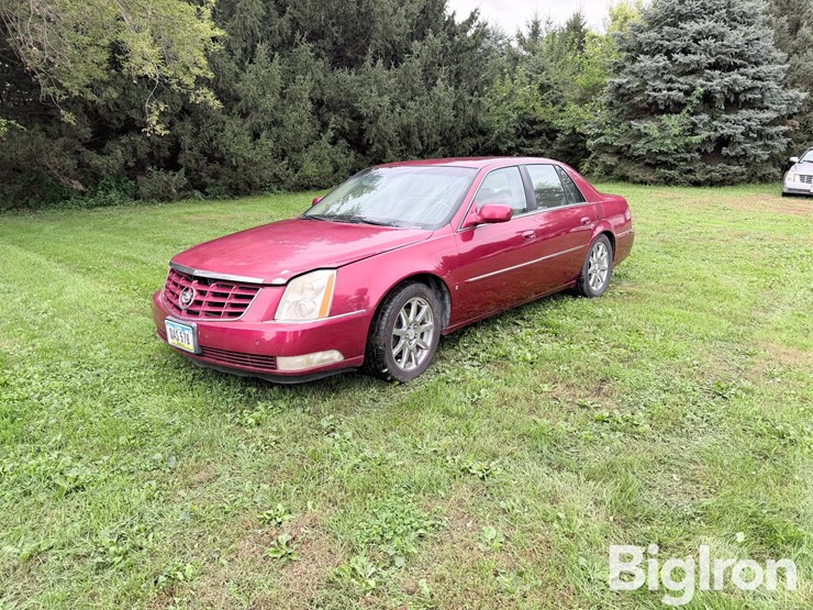 2007-cadillac-dts-performance-sedan-image-1