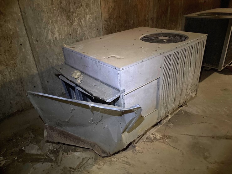 #174-•-goodman-pgb036075-1-packaged-heating-and-cooling-unit-image-2