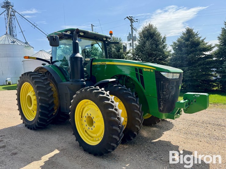 2017-john-deere-8295r-mfwd-tractor-image-3