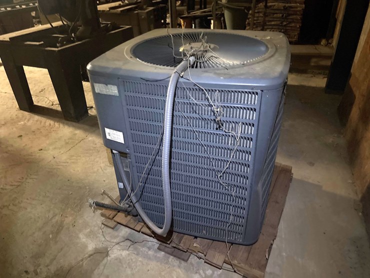 #173-•-goodman-gsc130601bc-outdoor-air-conditioning-condenser-unit-image-2
