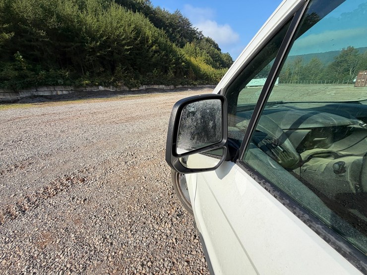 #4553-•-2015-ford-transit-connect-cargo-van-image-29