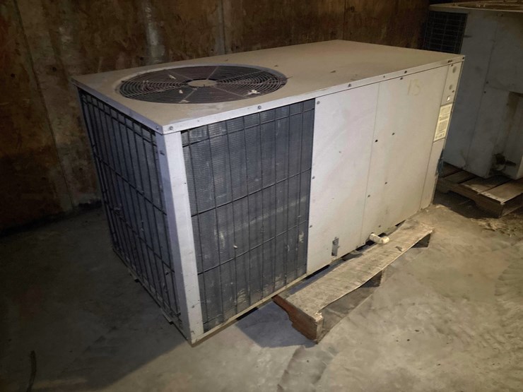 #175-•-goodman-phk048-1-packaged-hvac-unit-image-1