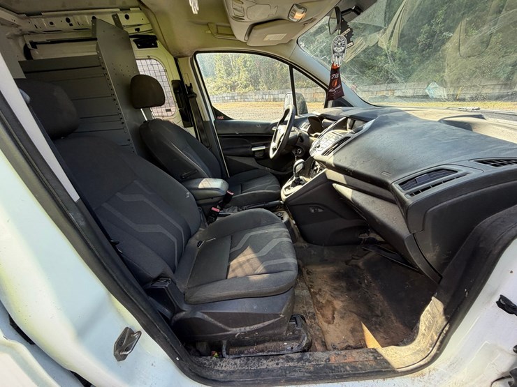 #4553-•-2015-ford-transit-connect-cargo-van-image-25