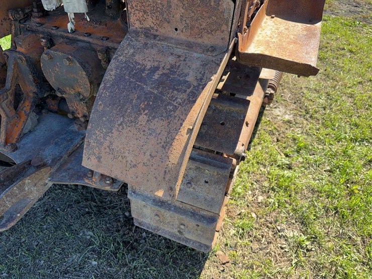 caterpillar-thirty-image-31