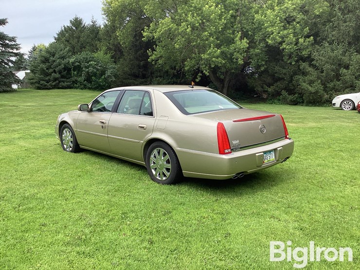 2006-cadillac-dts-4-door-sedan-image-7