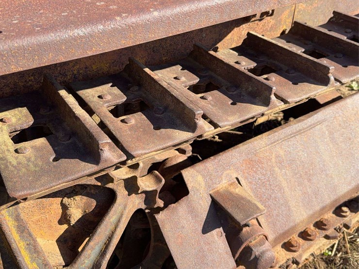 caterpillar-twenty-two-image-29