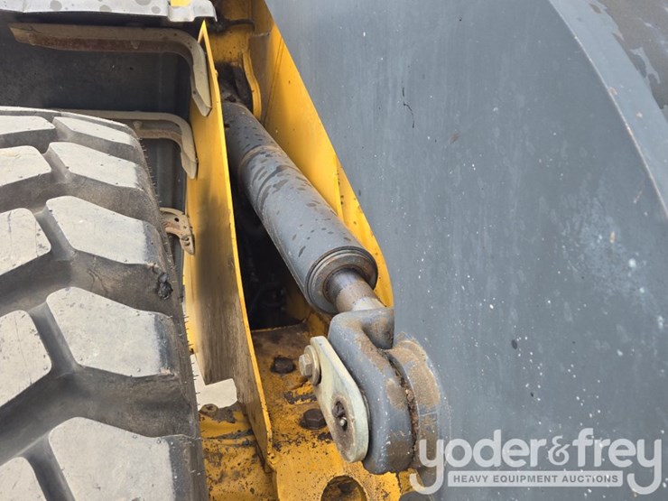 2008-john-deere-444j-image-23