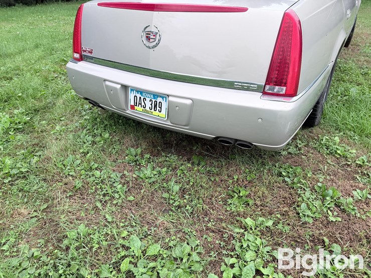 2008-cadillac-dts-sedan-image-14