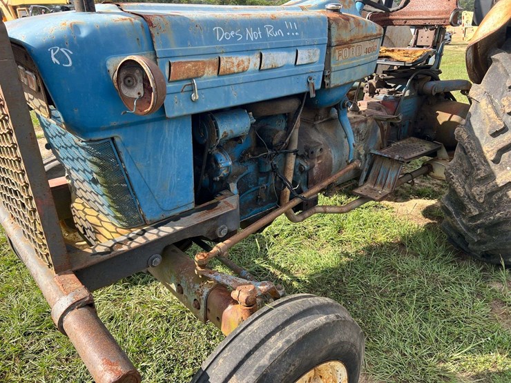ford-4000-diesel-tractor-w/-canopy-(3,400-hours)-not-operational-image-7