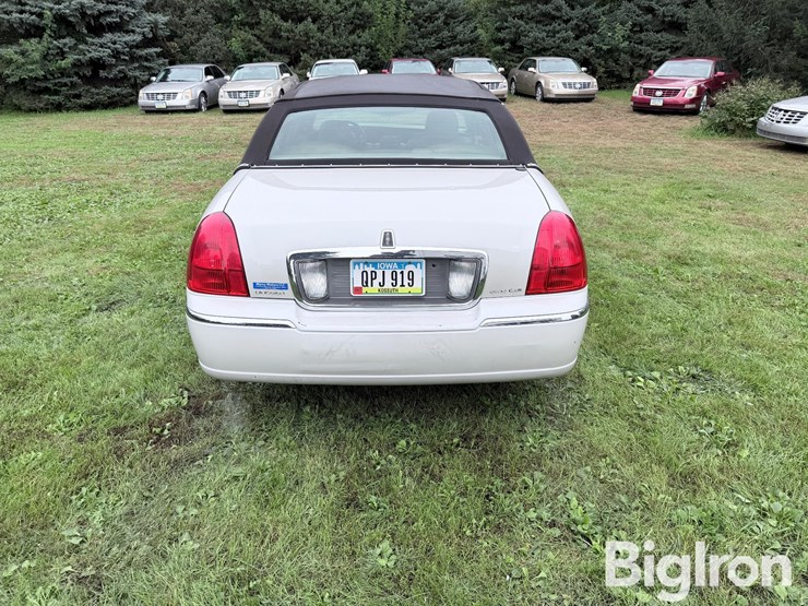 2007-lincoln-town-car-signature-limited-sedan-image-6