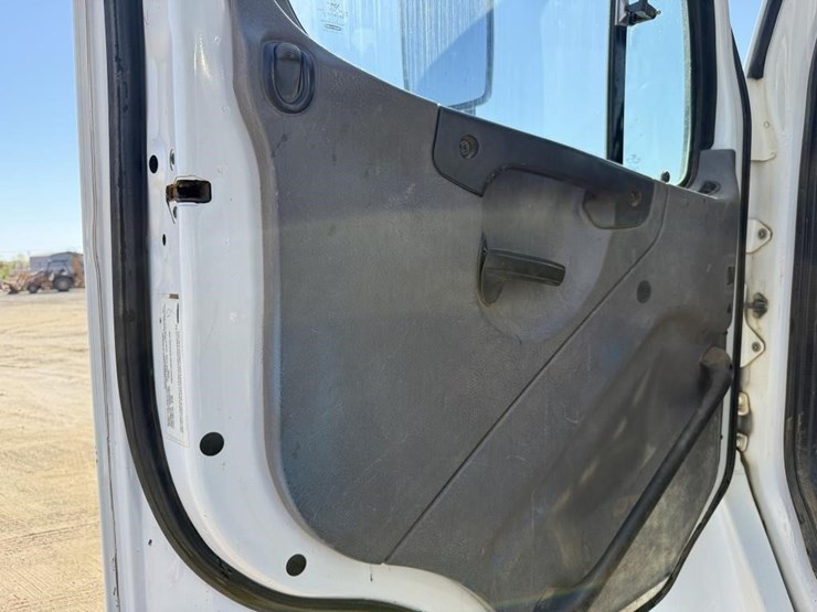 2018-freightliner-m2-t/a-dump-truck-image-54
