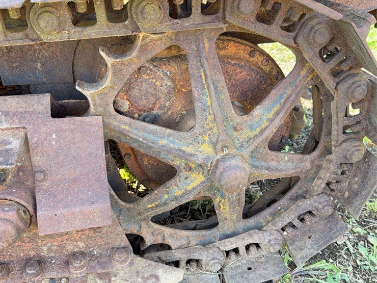 caterpillar-twenty-two-image-41