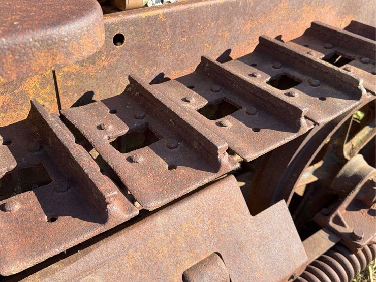 caterpillar-twenty-two-image-28