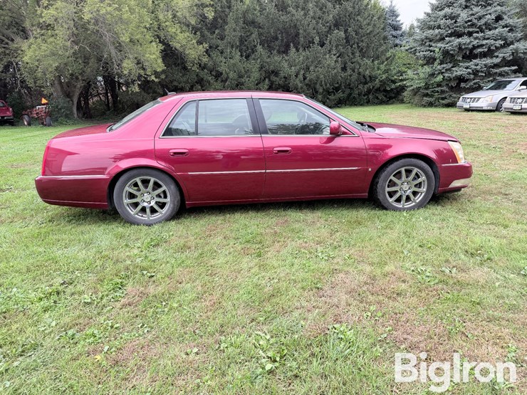 2007-cadillac-dts-performance-sedan-image-4