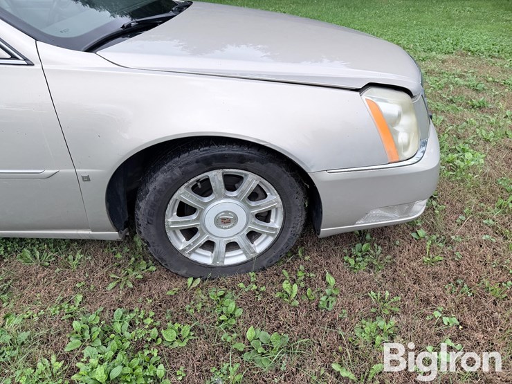 2008-cadillac-dts-sedan-image-18