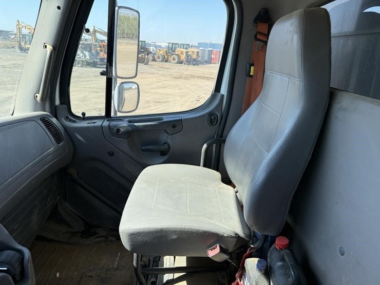 2018-freightliner-m2-t/a-dump-truck-image-57