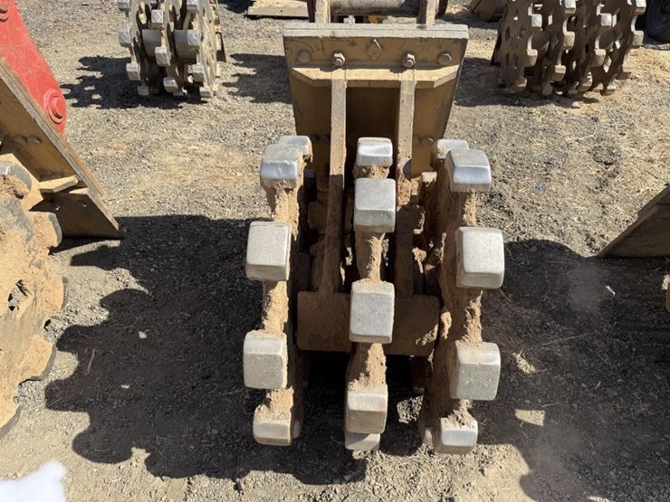 cat-24"-excavator-compaction-wheel-image-6