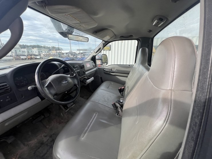 2006-ford-f550-image-12