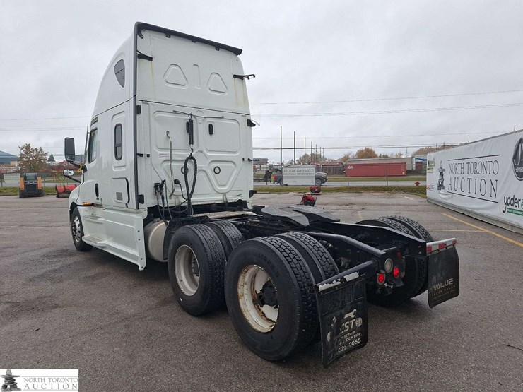 2021-freightliner-cascadia-t/a-sleeper-tractor-image-19