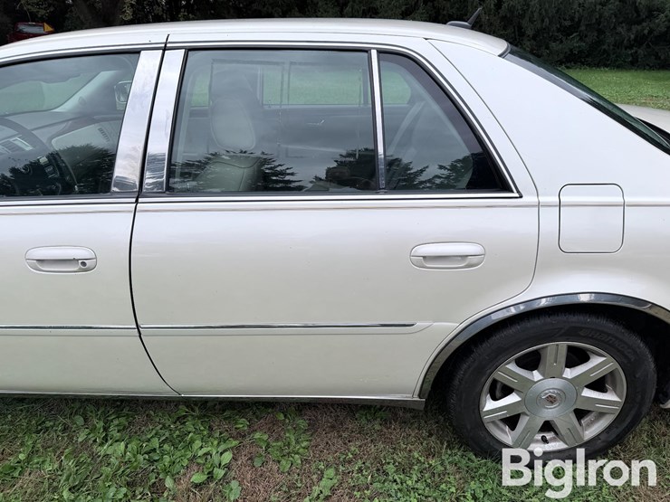 2007-cadillac-dts-sedan-image-10