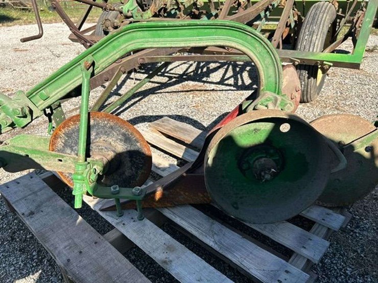 john-deere-1-bottom-plow-image-2
