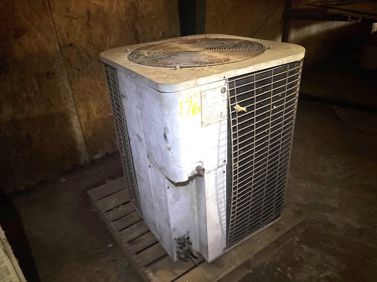 #176-•-hqco-ch5060vka1-outdoor-heat-pump-condenser-unit-image-1