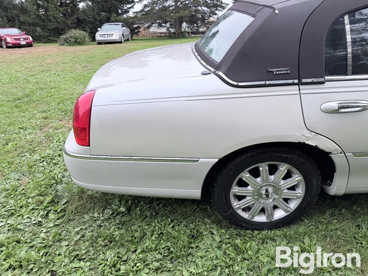 2007-lincoln-town-car-signature-limited-sedan-image-14