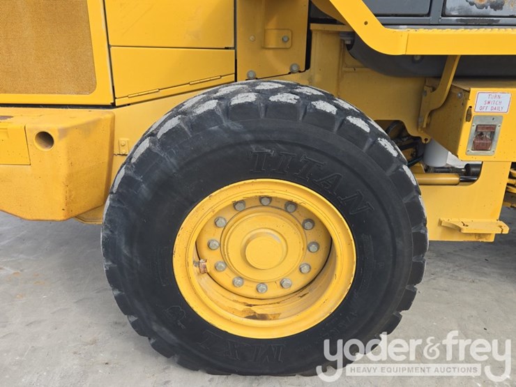 2008-john-deere-444j-image-12