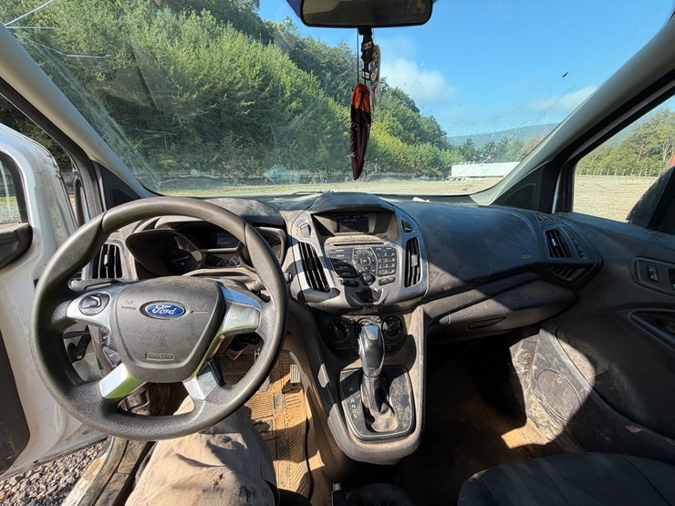 #4553-•-2015-ford-transit-connect-cargo-van-image-32