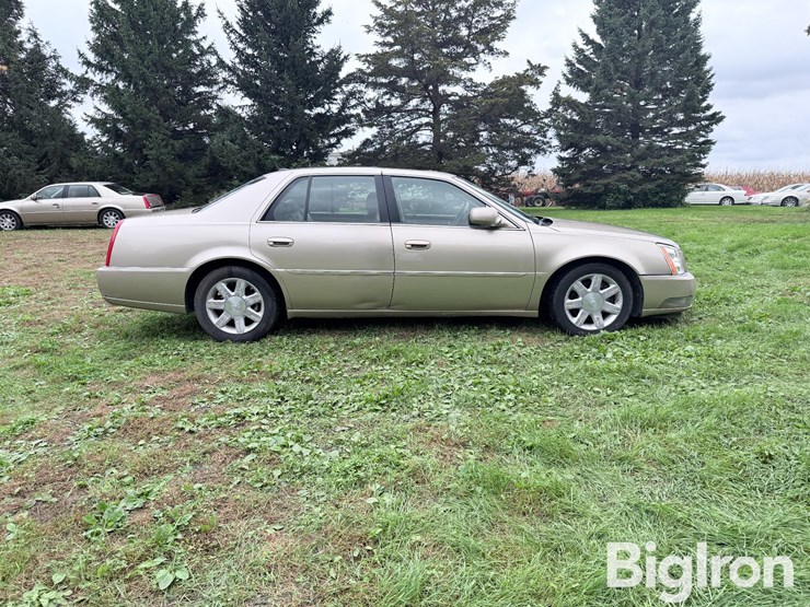 2006-cadillac-dts-luxury-1-sedan-image-4