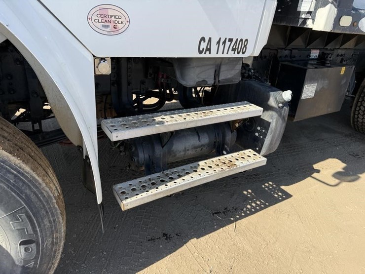 2018-freightliner-m2-t/a-dump-truck-image-13